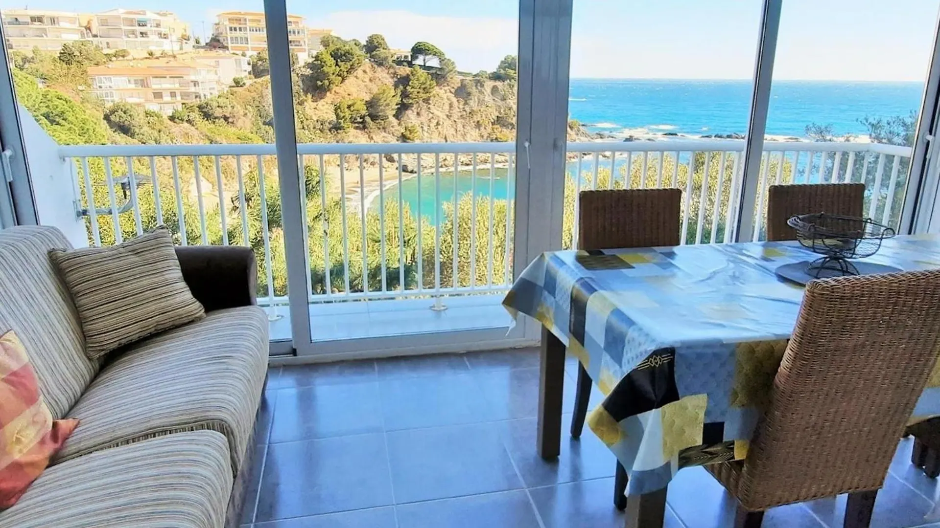 Apartamento En Llanca Con Gran Terraza, Admite Mascotas, Cerca De La Playa - Es-170-7