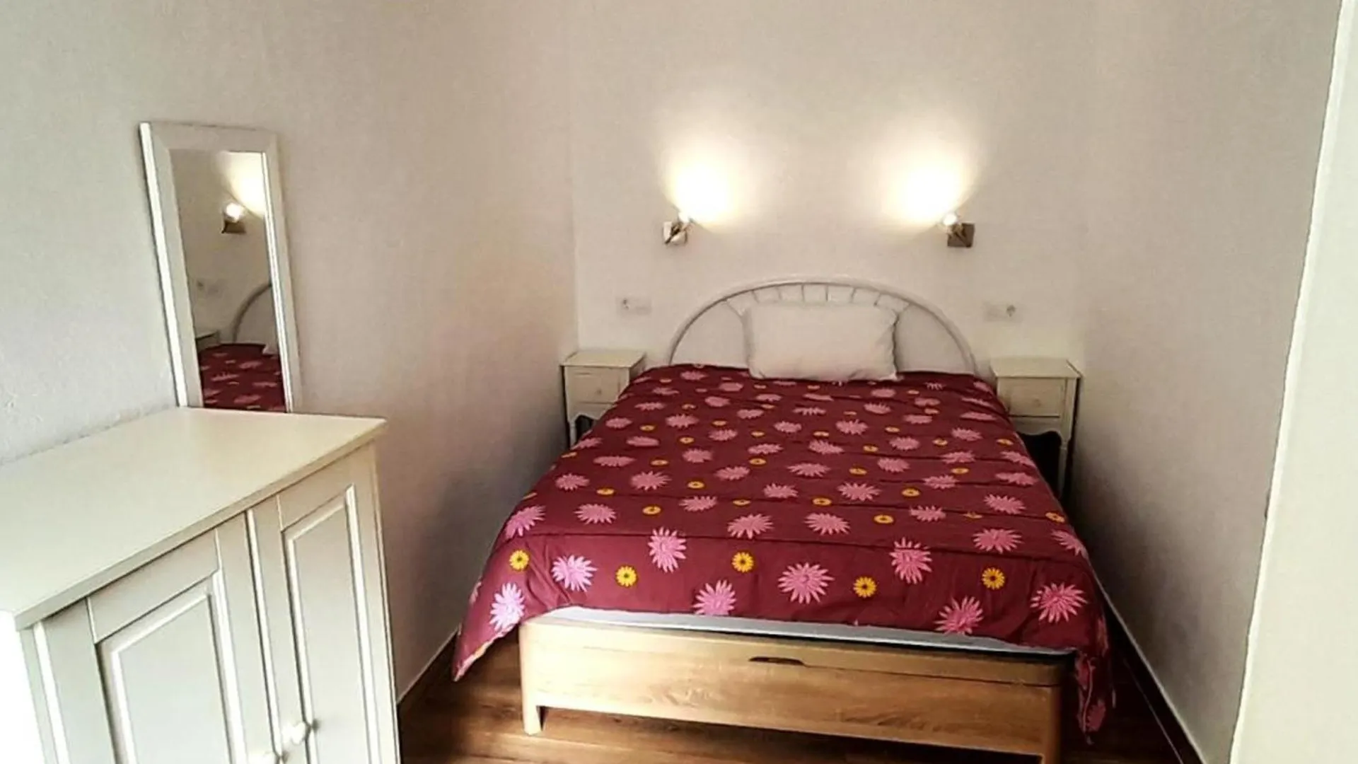 Apartamento En Llanca Con Gran Terraza, Admite Mascotas, Cerca De La Playa - Es-170-7 0*,  إسبانيا